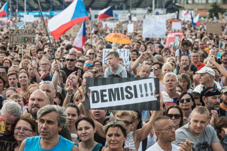 Ongezien massaprotest in Praag tegen miljardair-premier