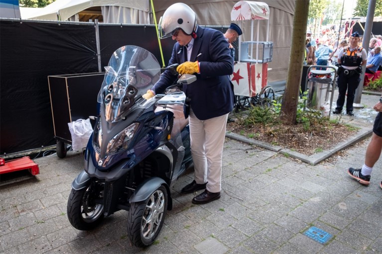 Prins Laurent amuseert zich kostelijk op Theater aan Twater