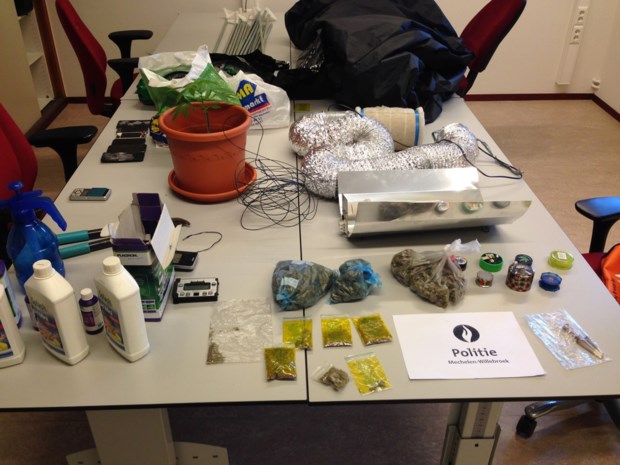 Bezoekje Van Deurwaarder Brengt Drugsverkoop Aan Het Licht