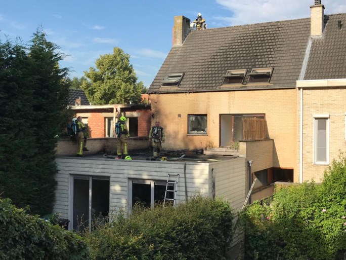 Slecht gedoofde sigaret zet terras in lichterlaaie