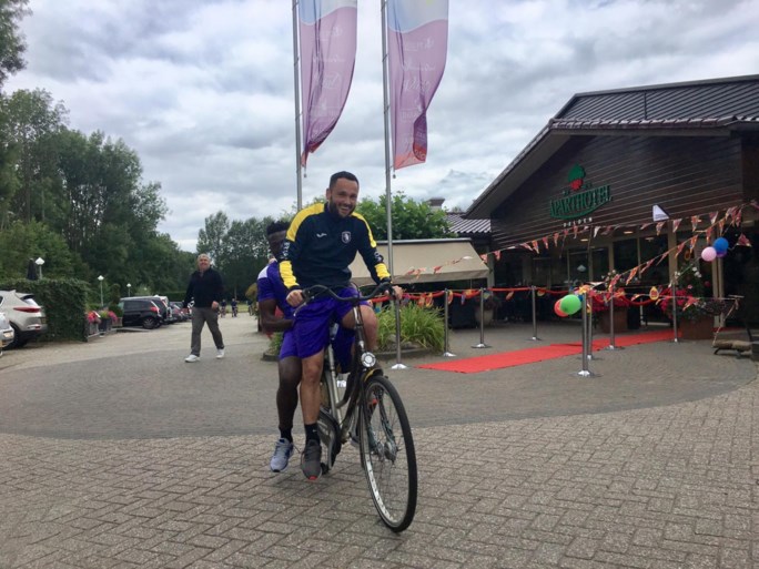 Stage van Beerschot begonnen: Noubissi volgt individueel programma, Dom trekt wheelies