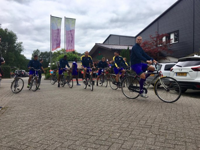Stage van Beerschot begonnen: Noubissi volgt individueel programma, Dom trekt wheelies