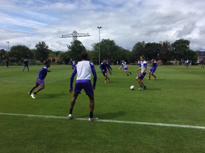 Stage van Beerschot begonnen: Noubissi volgt individueel programma, Dom trekt wheelies