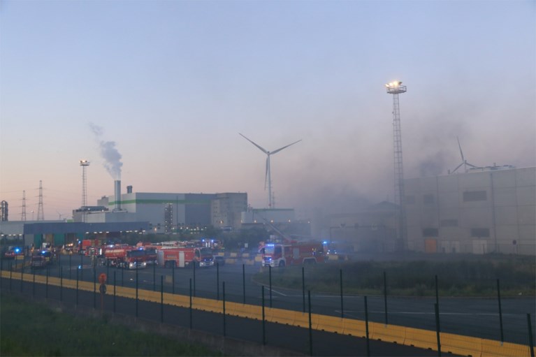 Zware brand bij bedrijf in Waaslandhaven