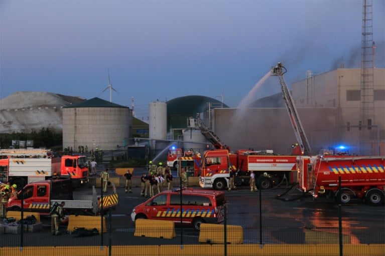 Zware brand bij bedrijf in Waaslandhaven