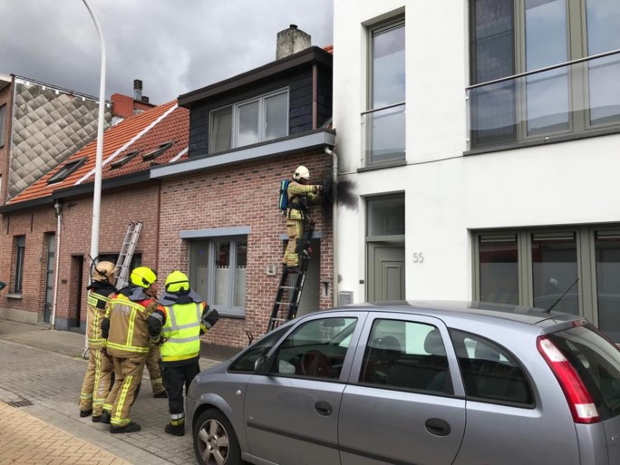 Aftakking stroomleiding schiet in brand: enkele huizen zonder elektriciteit
