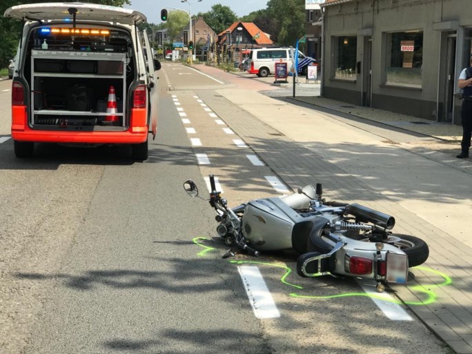 Motorrijder ernstig gewond bij crash op Turnhoutsebaan