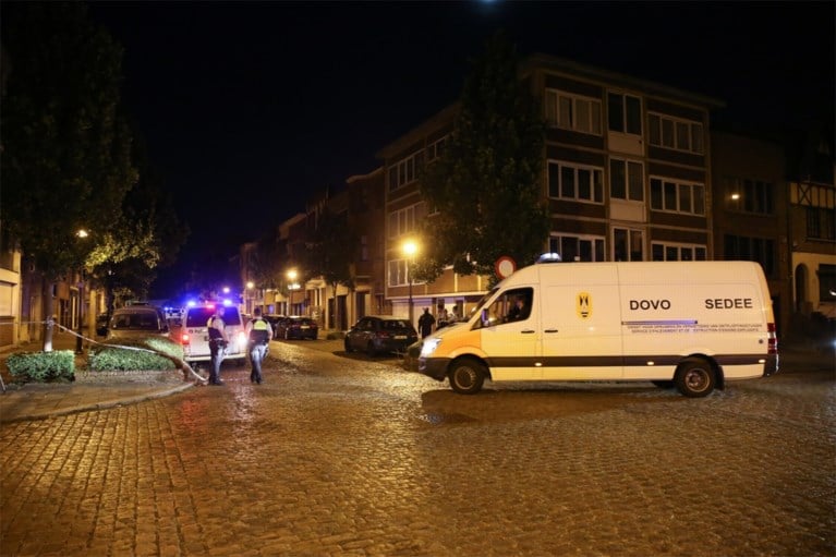 Granaatontploffing in Berchem: wagens en gevels beschadigd, twee inslagen vastgesteld