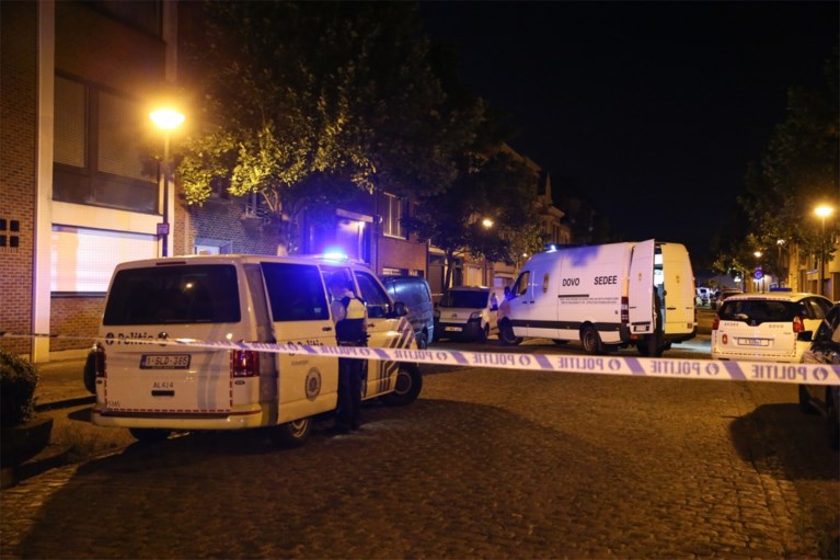 Granaatontploffing in Berchem: wagens en gevels beschadigd, twee inslagen vastgesteld