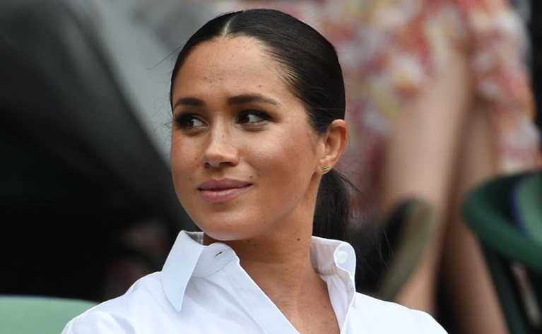 ROYALS. Prinses Charlene heeft een probleem. En dit zijn de favoriete zomerschoenen van Kate Middleton