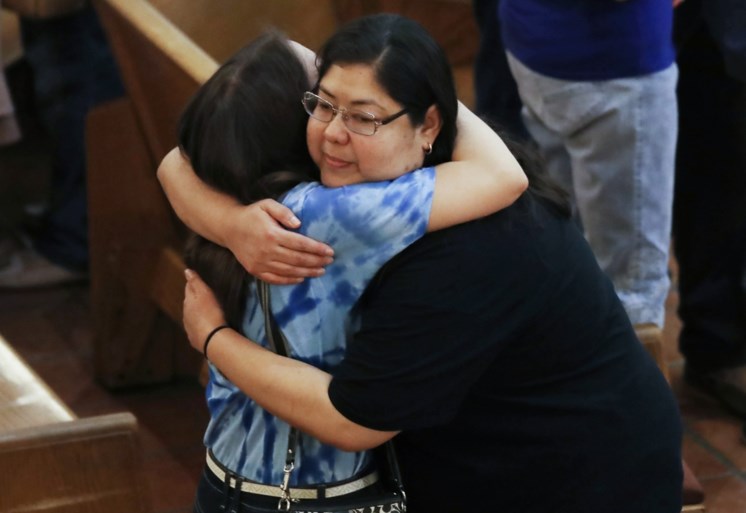 Emotionele getuigenissen na schietpartij El Paso: “Waar is mijn moeder? Ik moet weten of ze nog leeft”