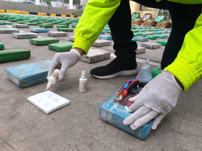 Anderhalve ton cocaïne in container met fruit voor Antwerpen