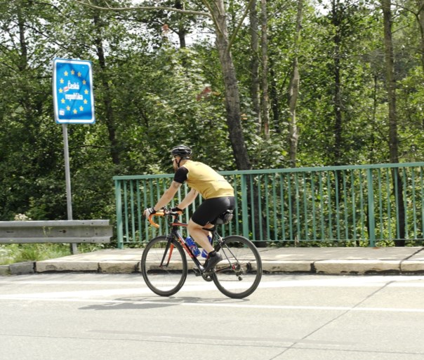 Jorrit Bux fietst 900 kilometer van de Bosuil naar Pilsen: “Ik hoop mijn fiets naast het veld te kunnen zetten”