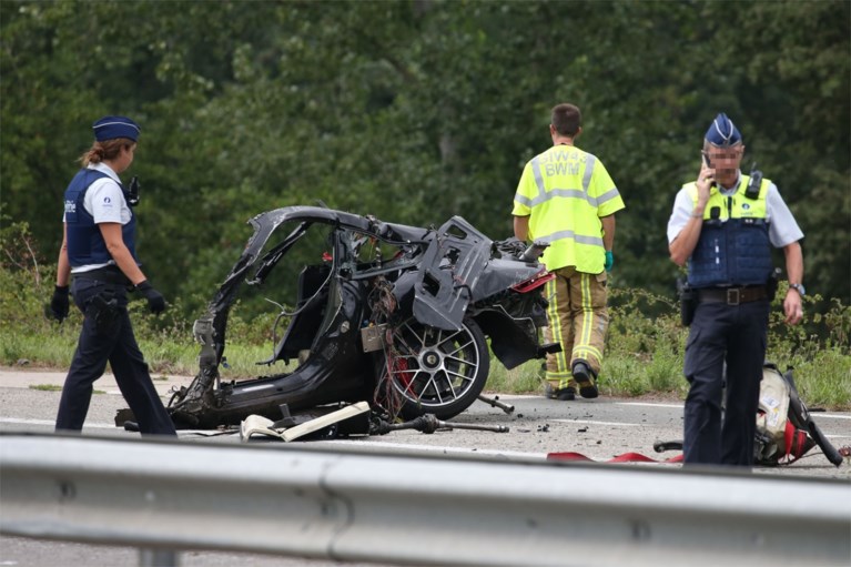 Dode en zwaargewonde bij ongeval in Wijnegem: auto crasht tegen boom