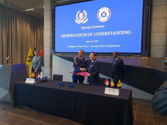 Antwerpse politie maakt samenwerking met collega’s in Singapore officieel