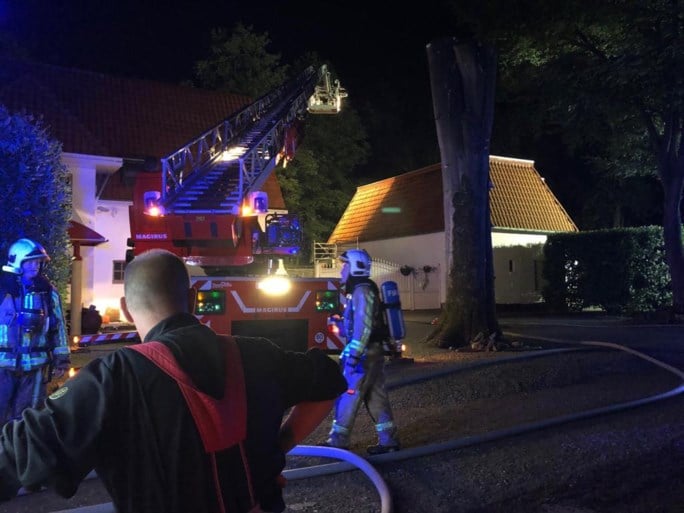 Brand achter bar De Chardon: twee oldtimers gaan in vlammen op