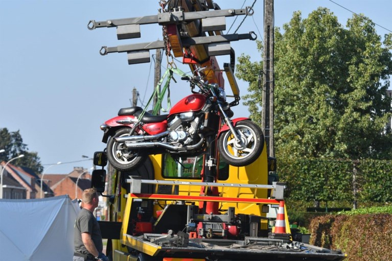 Motorrijder (63) komt om het leven bij verkeerd inhaalmanoeuvre