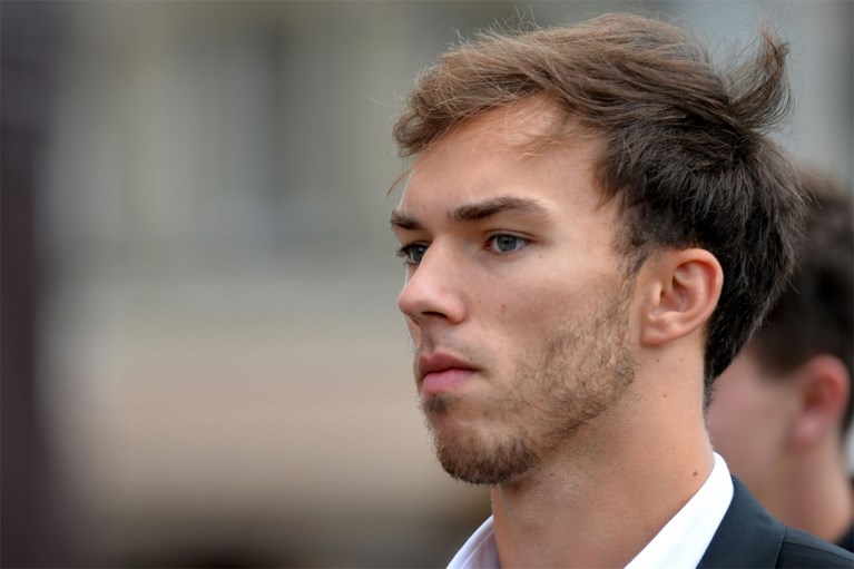 IN BEELD. Autosportwereld neemt tijdens begrafenis afscheid van verongelukte Anthoine Hubert