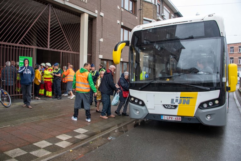Grote rampoefening met tachtig figuranten in een sociaal wooncomplex Hoboken