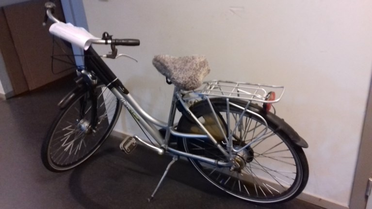 Politie betrapt fietsendief op heterdaad en treft grote buit aan bij huiszoeking