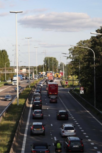 Defecte vrachtwagen zorgt voor kilometerslange file op E313