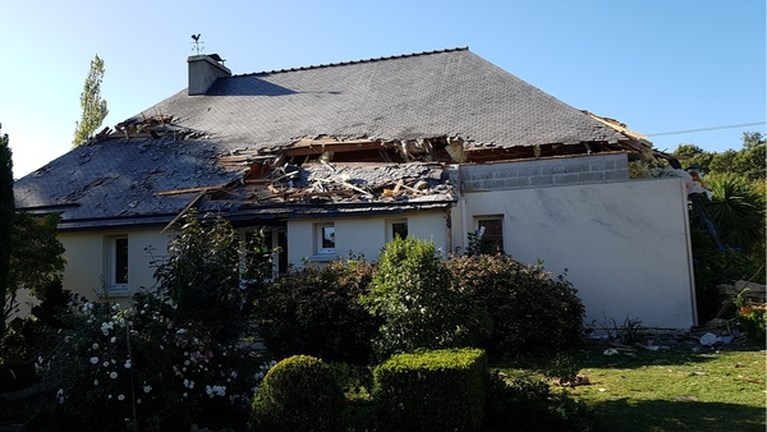 Belgische F-16 stort neer in Frankrijk: ook piloot die aan hoogspanningskabel hing, is slechts lichtgewond