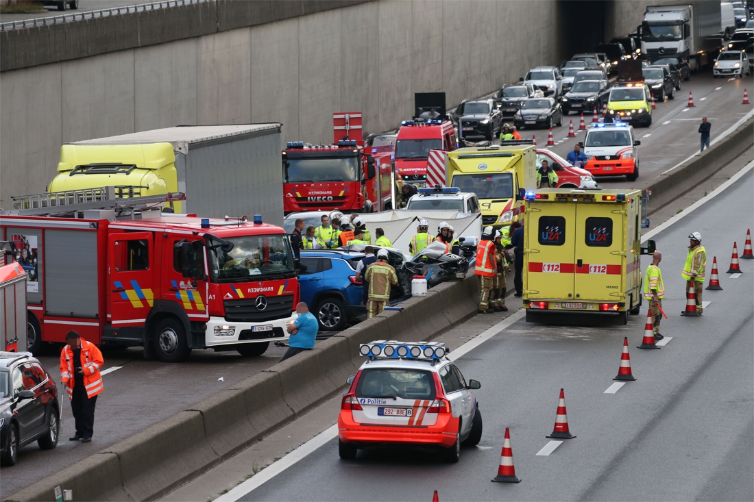 Dodelijk ongeval op A12 na botsing tussen vrachtwagen en wag ...