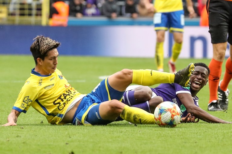 Waasland-Beveren snoept punten af van zwalpend Anderlecht