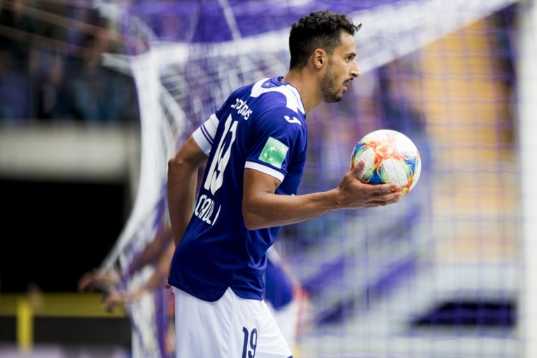 Waasland-Beveren snoept punten af van zwalpend Anderlecht