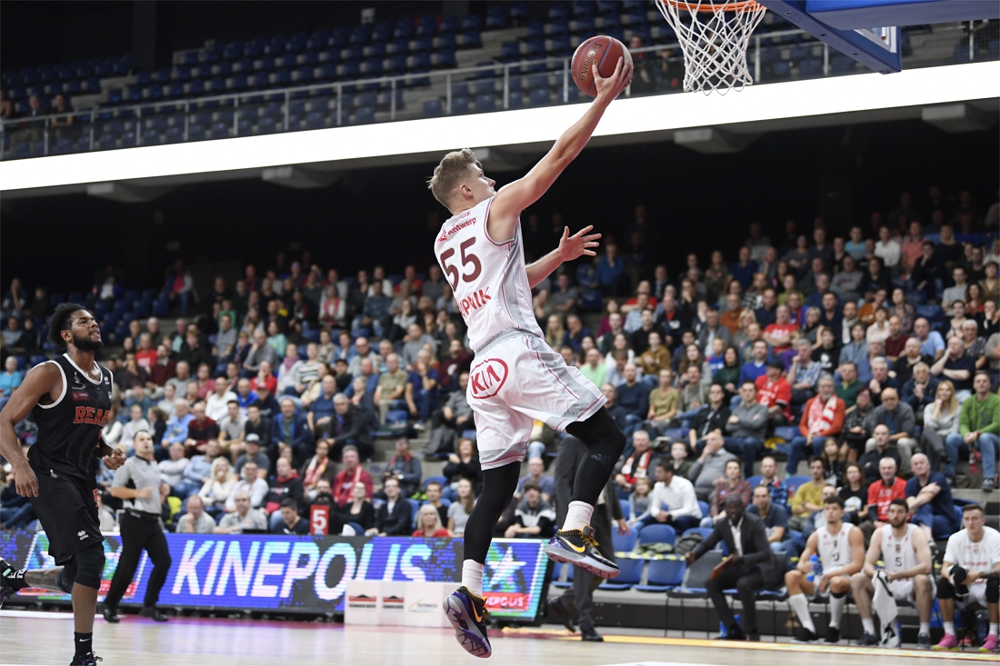 Antwerp Giants opent met afgetekende winst tegen Leuven Bear... Gazet
