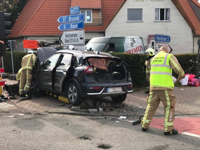 Vrouw gewond bij ongeval op druk kruispunt met Boomsesteenweg in Aartselaar