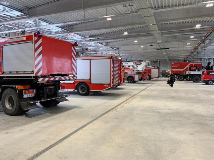 Brandweer verhuist met indrukwekkende colonne naar nieuwe kazerne