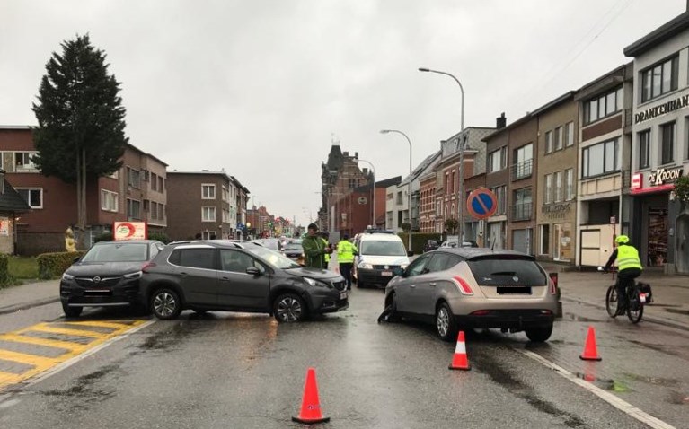 Verkeershinder door botsing met blikschade