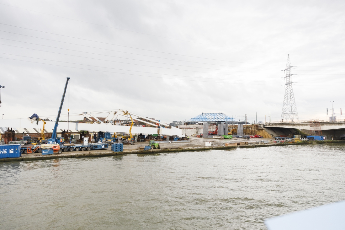 Eerste van drie nieuwe bruggen aan Sportpaleis wordt zondag geplaatst