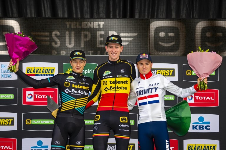 Toon Aerts schenkt zichzelf mooi verjaardagscadeau en pakt eerste seizoenszege in Boom