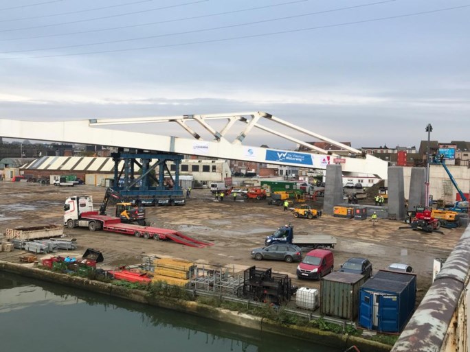 IN BEELD. Nieuwe trambrug over Albertkanaal: 2.500 ton en 180 meter lang