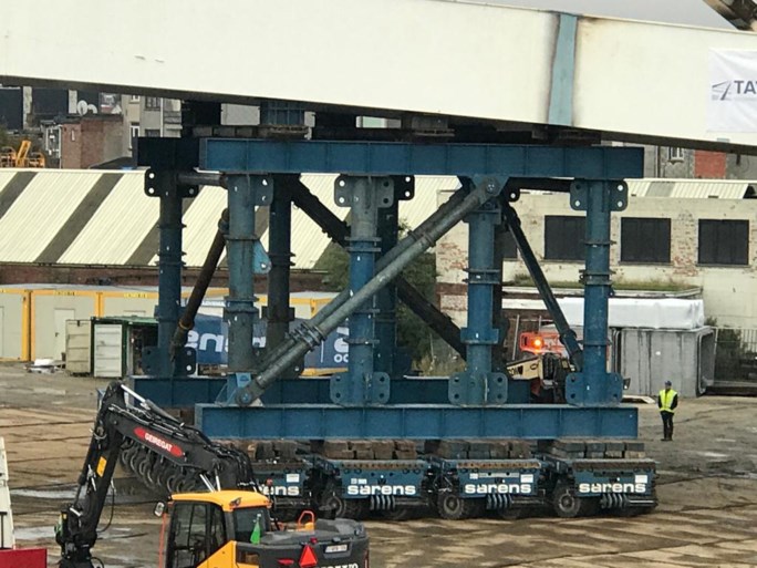 IN BEELD. Nieuwe trambrug over Albertkanaal: 2.500 ton en 180 meter lang