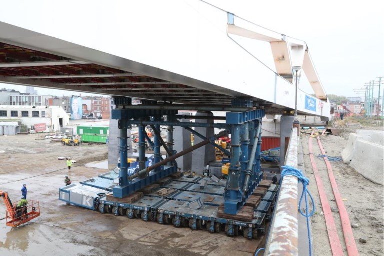 IN BEELD. Nieuwe trambrug over Albertkanaal: 2.500 ton en 180 meter lang