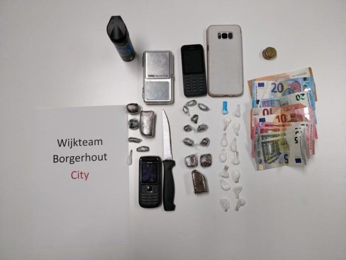 Drugsdealers rijden rond op gestolen bromfiets in Wilrijk
