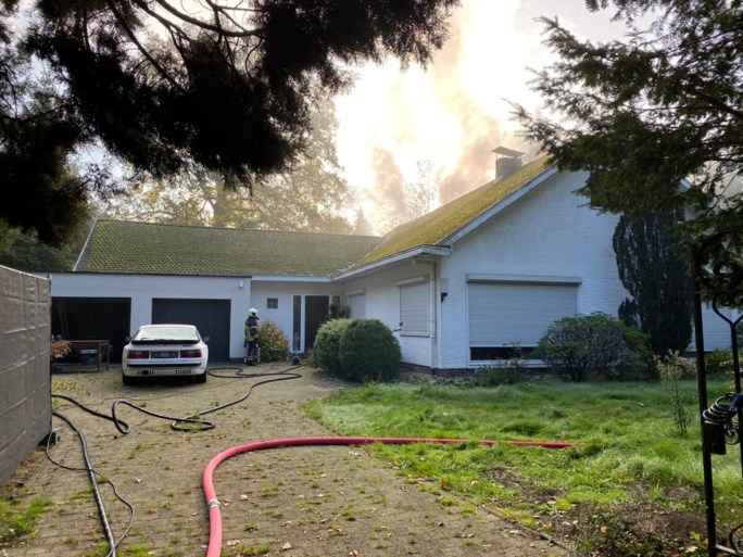 Woning onbewoonbaar verklaard na hevige brand