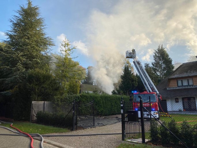 Woning onbewoonbaar verklaard na hevige brand