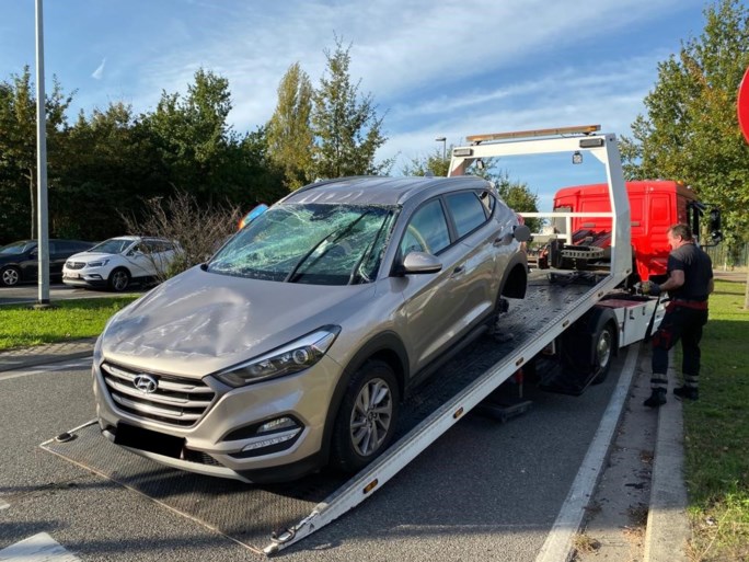 Auto over de kop bij ongeval op Boomsesteenweg