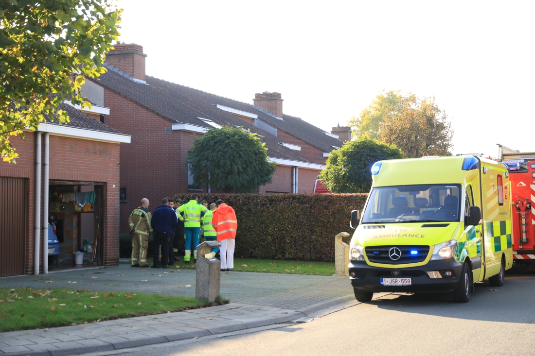 Vrouw (63) valt tijdens kuisen van de ramen en overlijdt: “Net nu ze samen met haar man van haar pensioen kon gaan genieten” - Gazet van Antwerpen