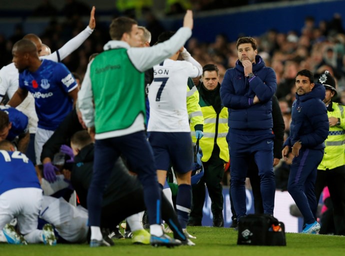 Horrorblessure in de Premier League: voet van André Gomes staat volledig verkeerd, publiek in shock