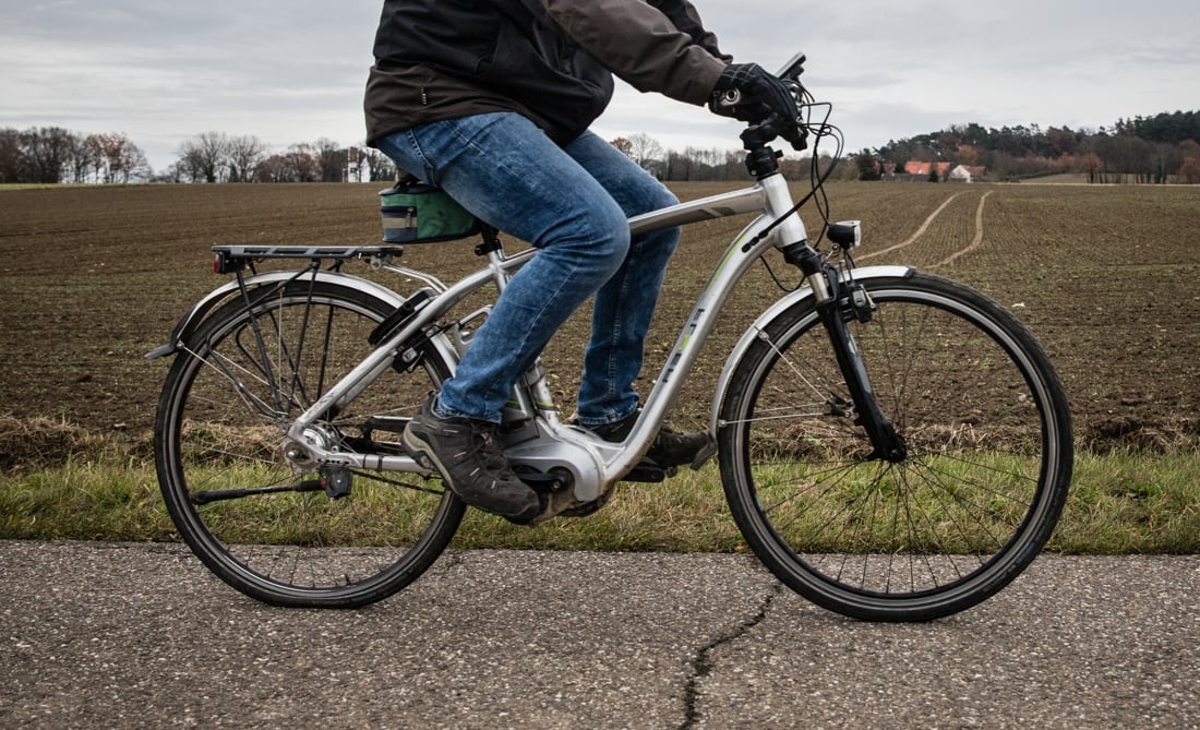 Speed pedelecs botsen op brug: beide fietsers zwaargewond - Gazet van Antwerpen