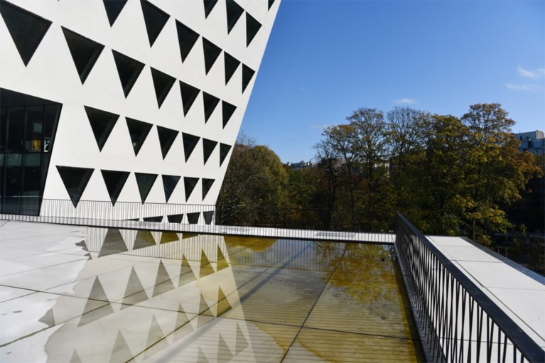 IN BEELD. Zo ziet het imposante provinciehuis er vanbinnen uit