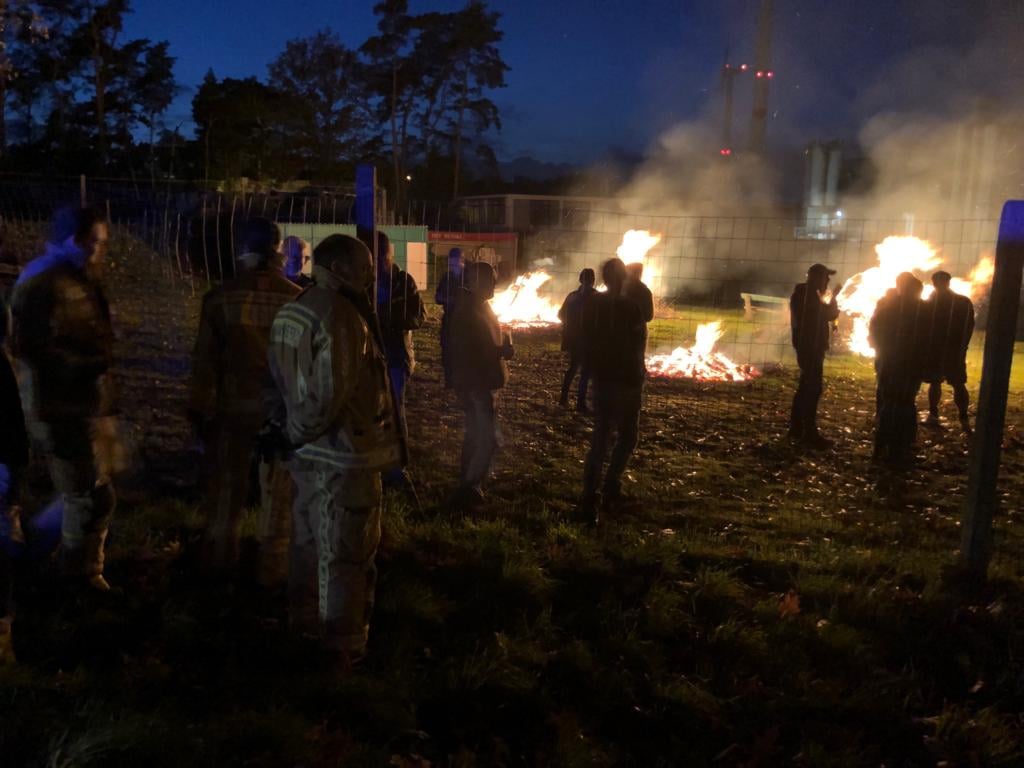 Brandweer rukt uit voor vreugdevuren in Olen (Olen) - Gazet van Antwerpen