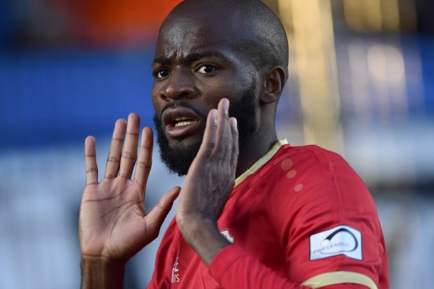 Lamkel Zé provoceert fans Club Brugge, gele kaart levert hem... - Gazet van Antwerpen