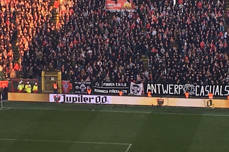 Antwerpfans betuigen steun voor protesten in Chili