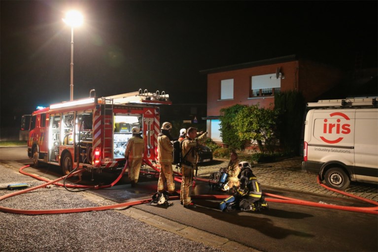 Dakbrand teistert woning in Nijlen: “Het huis is onbewoonbaar”